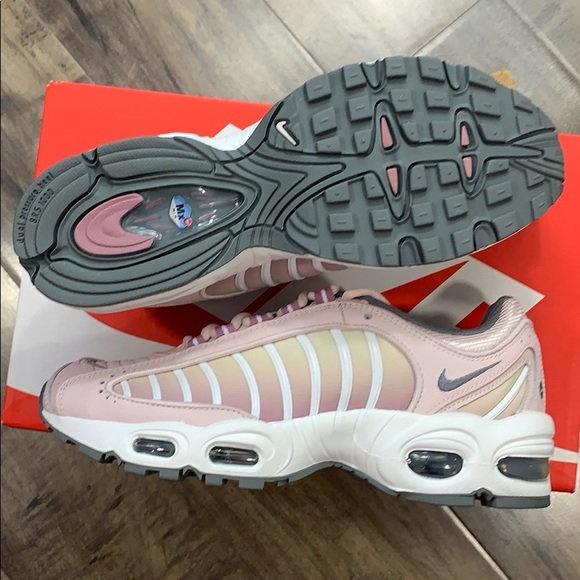 • NIKE W AIR MAX TAILWIND IV barely rose/smoke gre - Picture 8 of 16